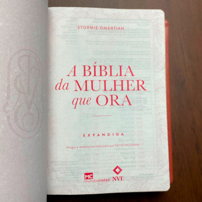 A Bíblia da Mulher que Ora | Edição Expandida | NVT | Letra Normal | Vinho